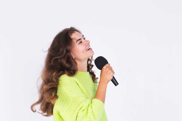 Sonhar com microfone em um ambiente profissional